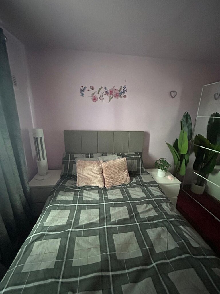 Photo 3 of Salford property