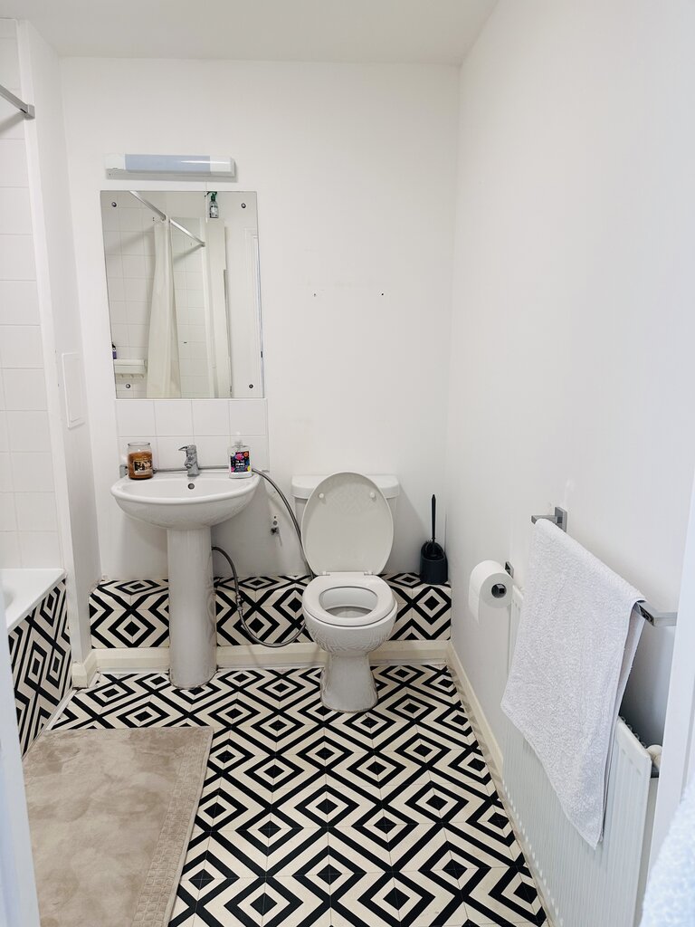Photo 4 of London property