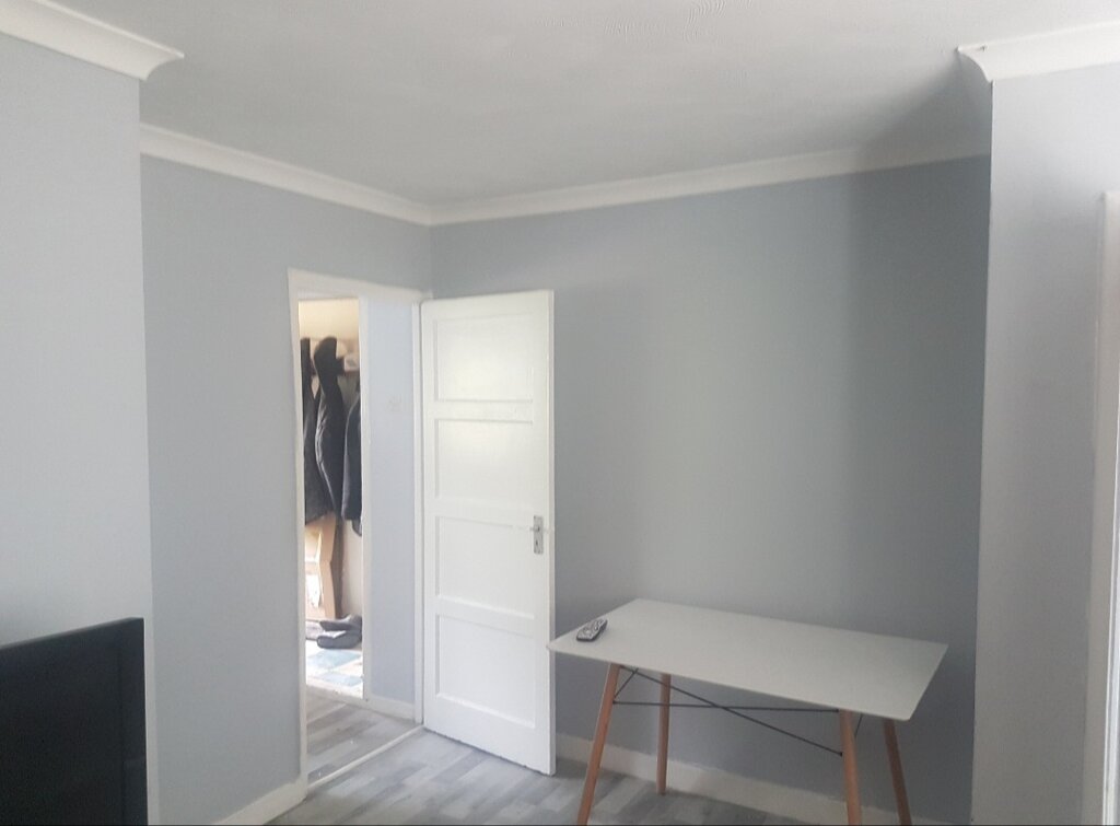 Photo 3 of Hainault property