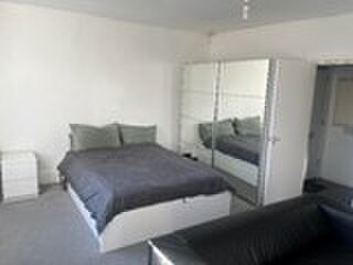 Photo 3 of London property