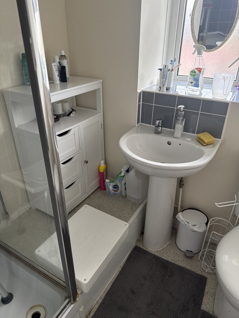 Photo 3 of London property