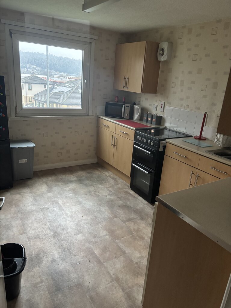Photo 4 of Shipley property