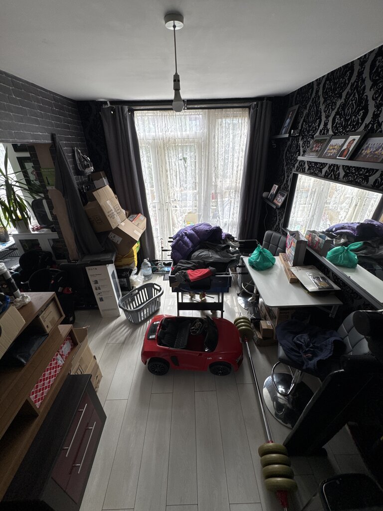 Photo 3 of London property