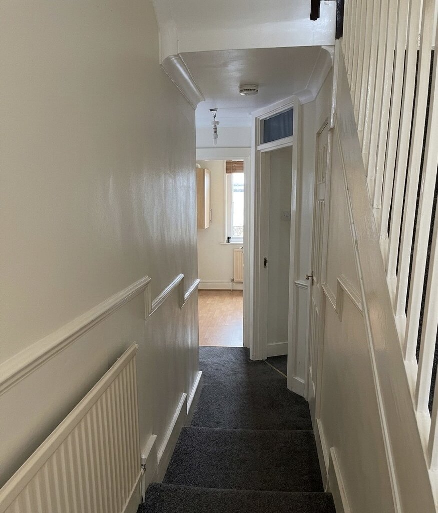 Photo 5 of London property