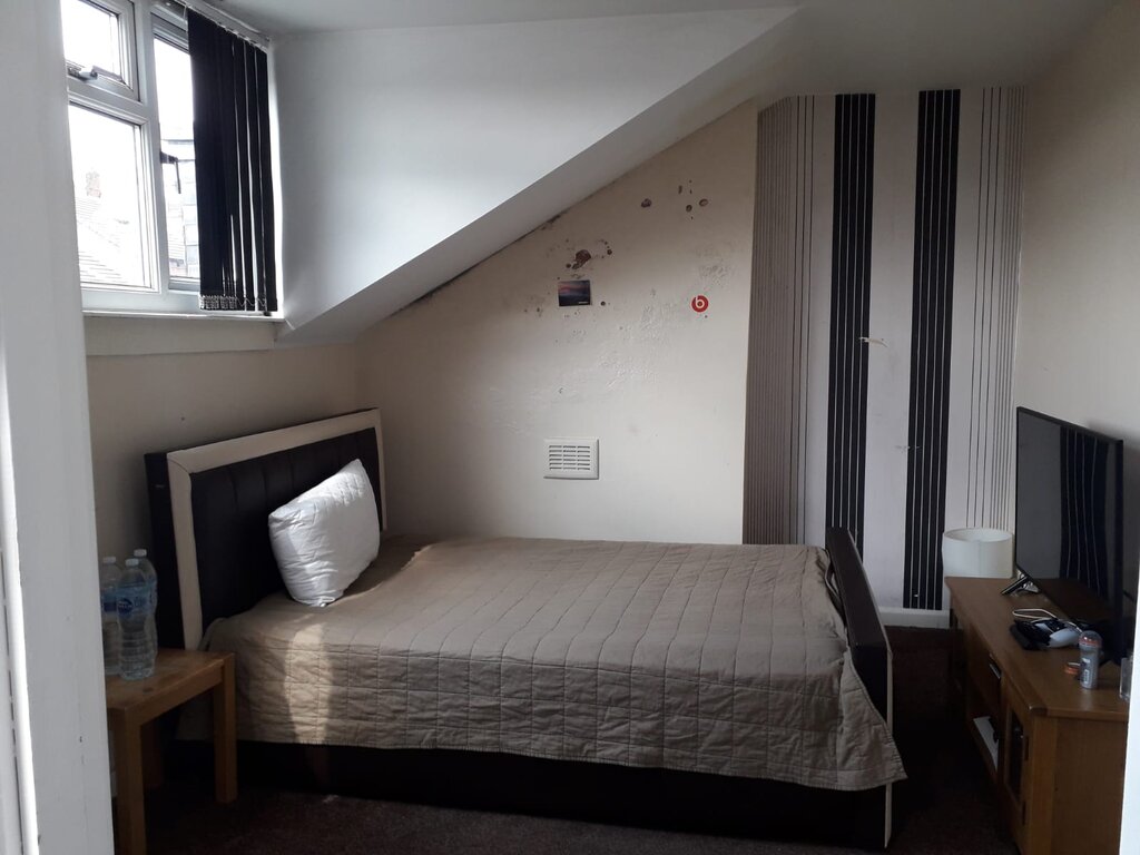 Photo 4 of Leeds property