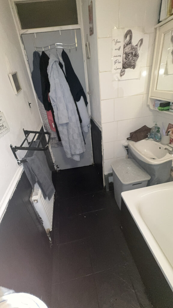 Photo 4 of London property