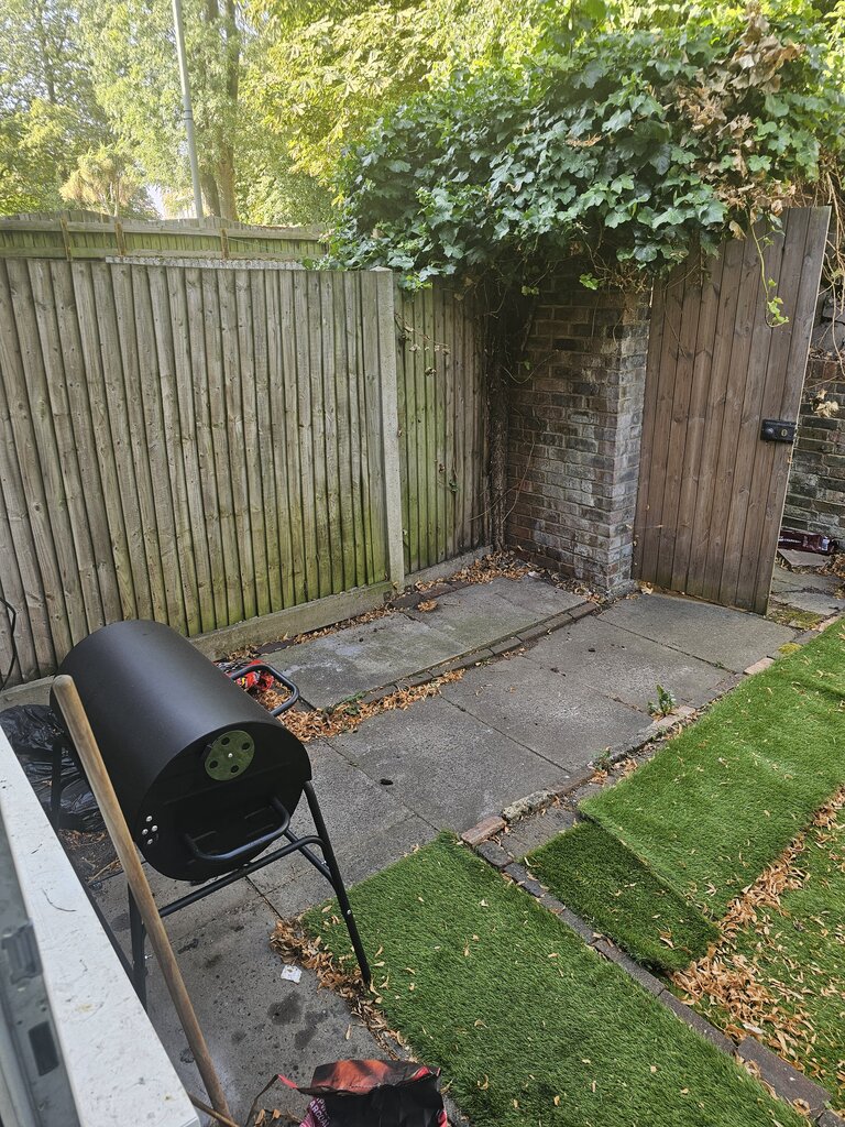 Photo 3 of London property