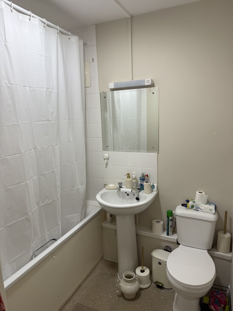 Photo 5 of London property