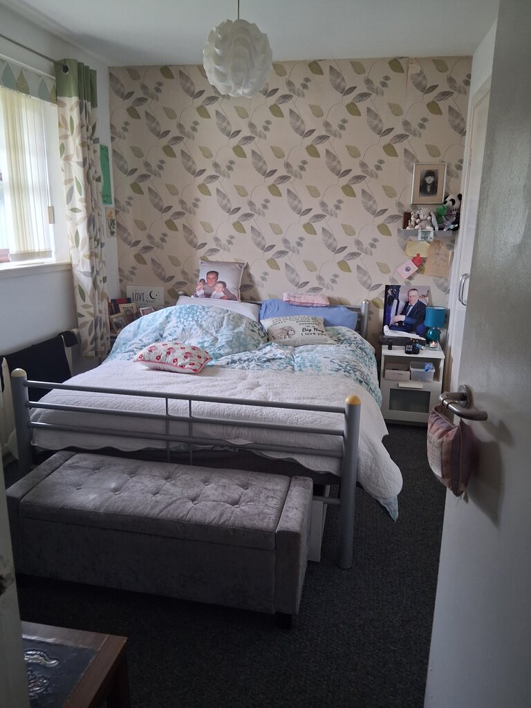 Photo 3 of Edinburgh property