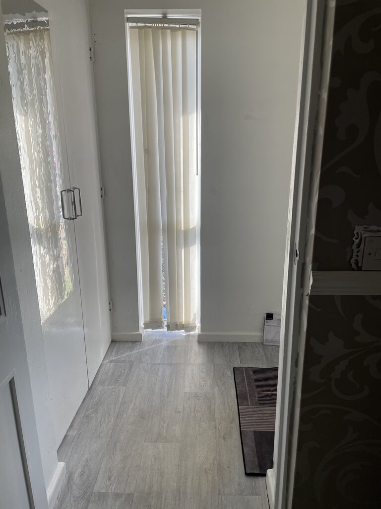Photo 4 of Gillingham property