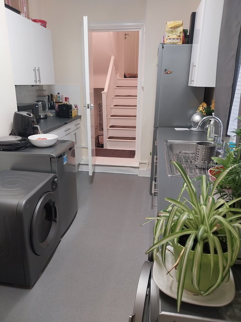 Photo 4 of London property