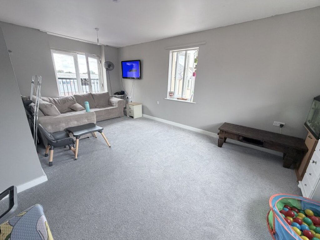 Photo 2 of Farnborough property