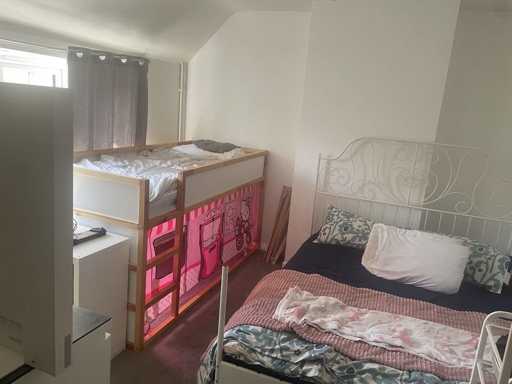 Photo 3 of London property