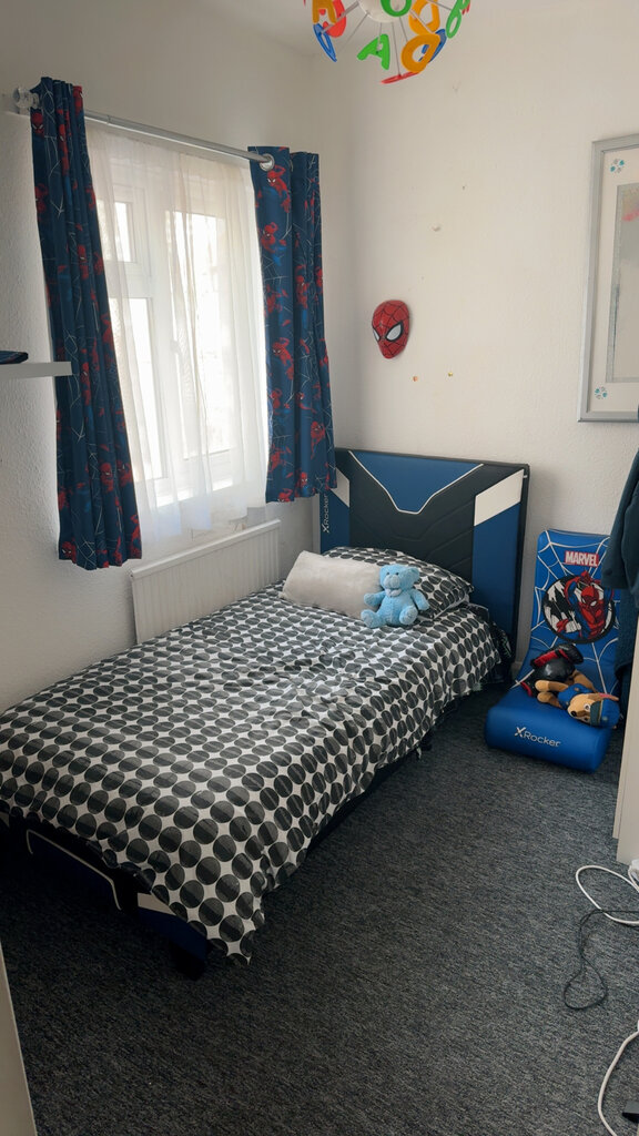 Photo 3 of Wembley property