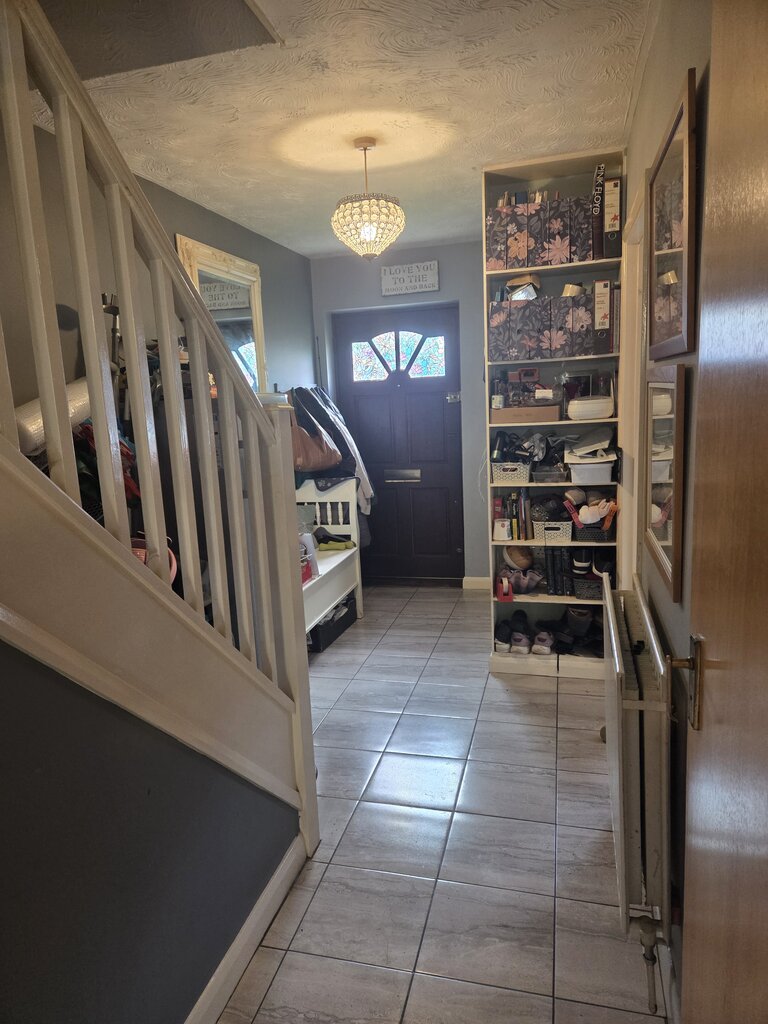 Photo 4 of Guildford property