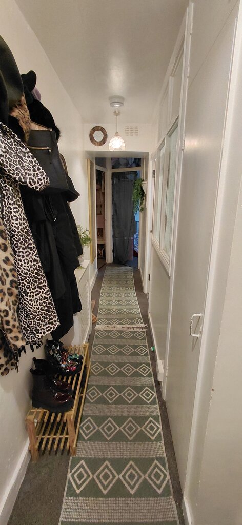 Photo 4 of London property