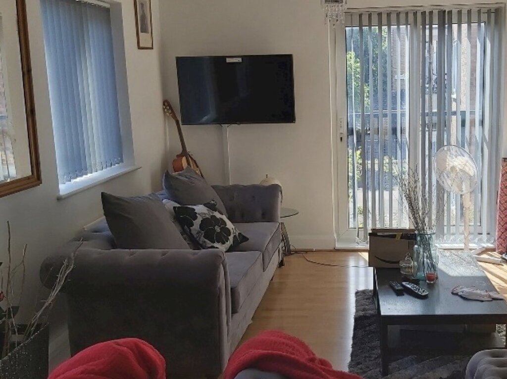 Photo 3 of London property