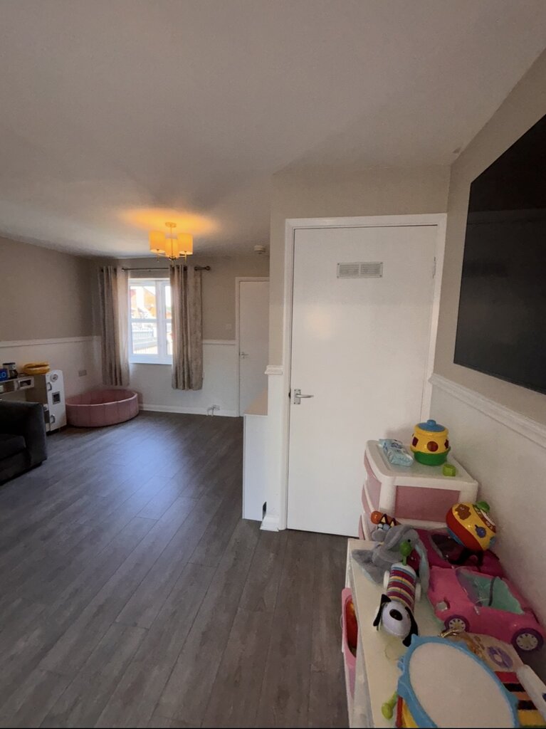 Photo 3 of Salford property