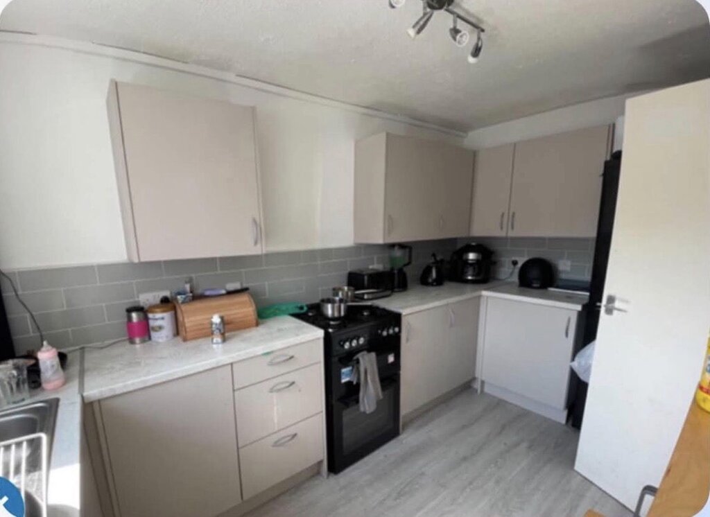Photo 3 of Salford property