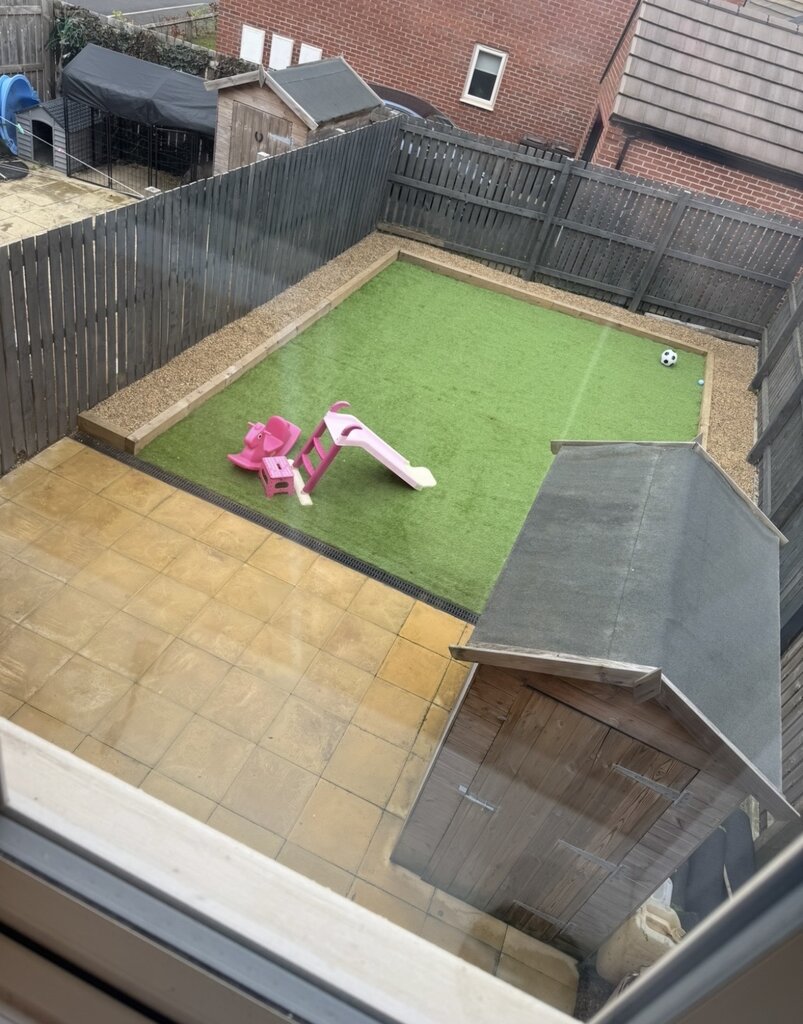 Photo 4 of Castleford property
