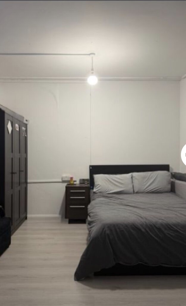 Photo 3 of London property