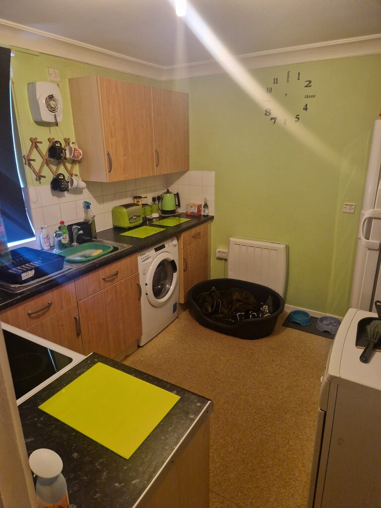Photo 4 of Halstead property