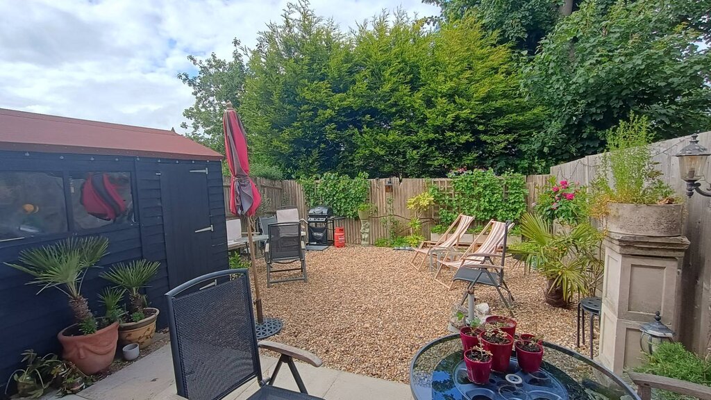 Photo 2 of Coulsdon property