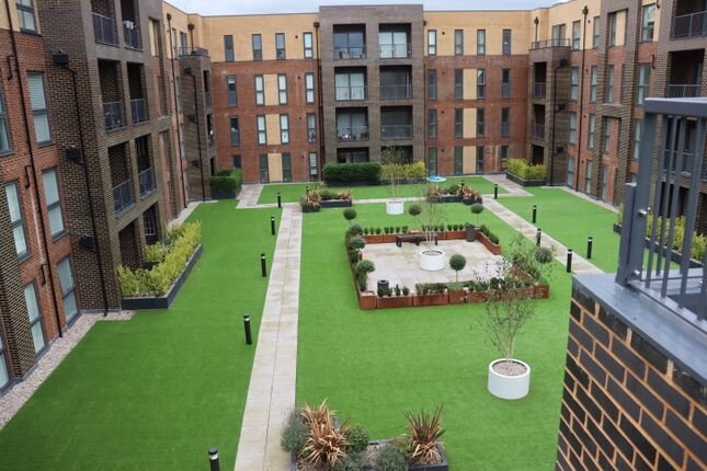 Photo 4 of Farnborough property