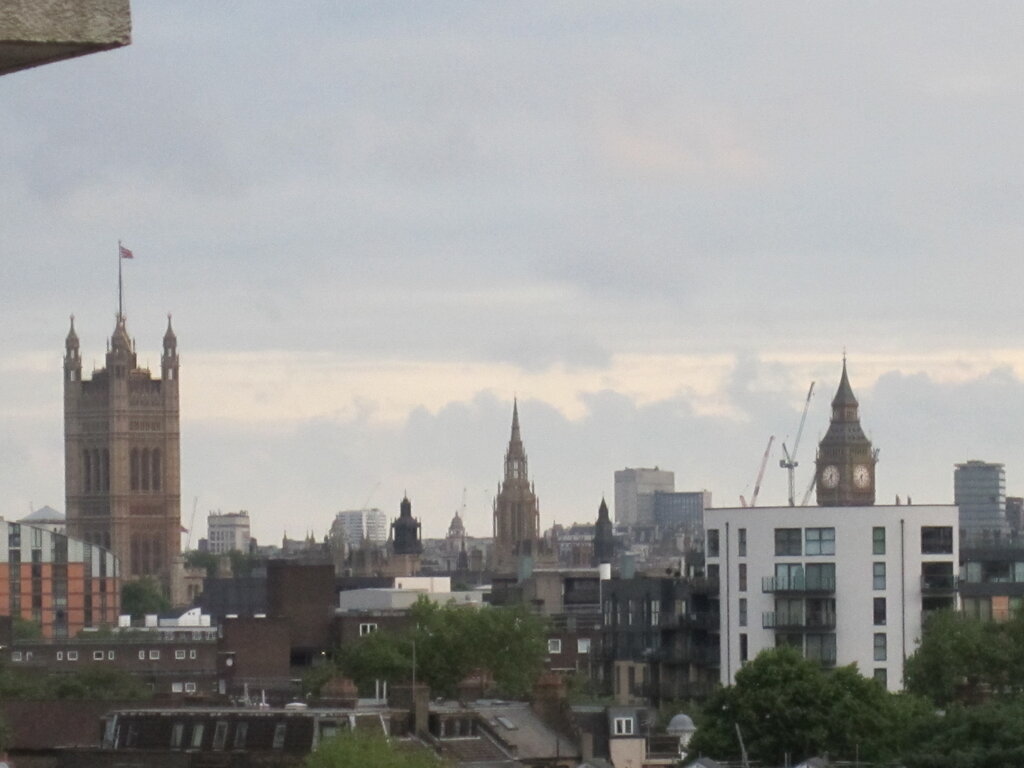 Photo 3 of London property