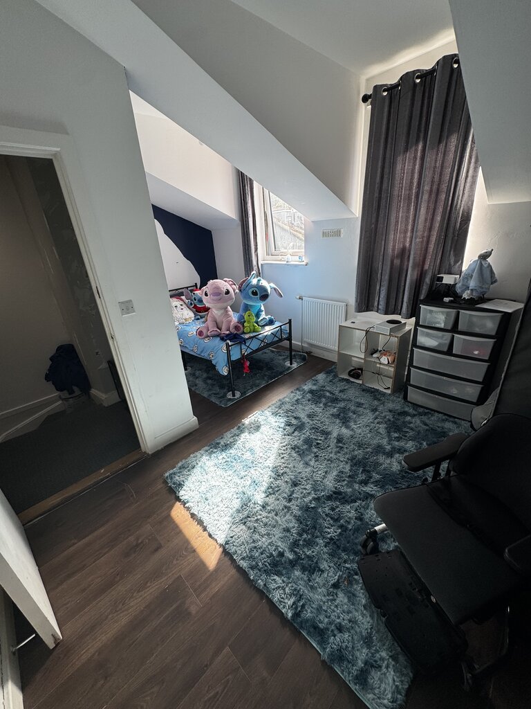 Photo 5 of London property