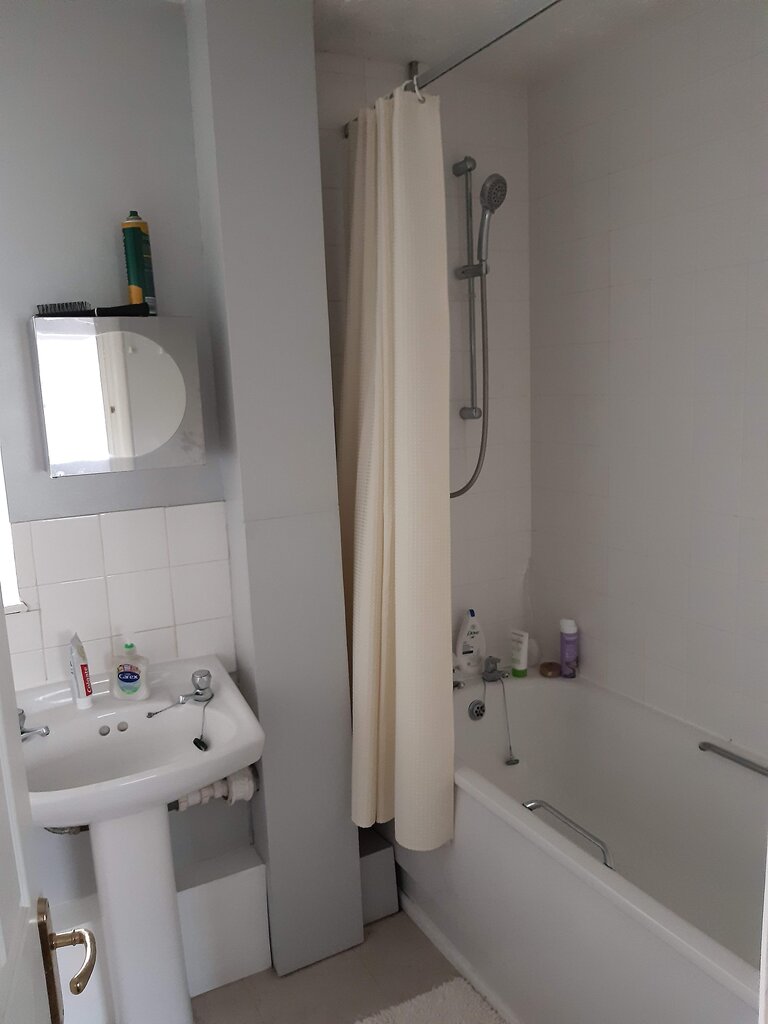 Photo 3 of Watford property
