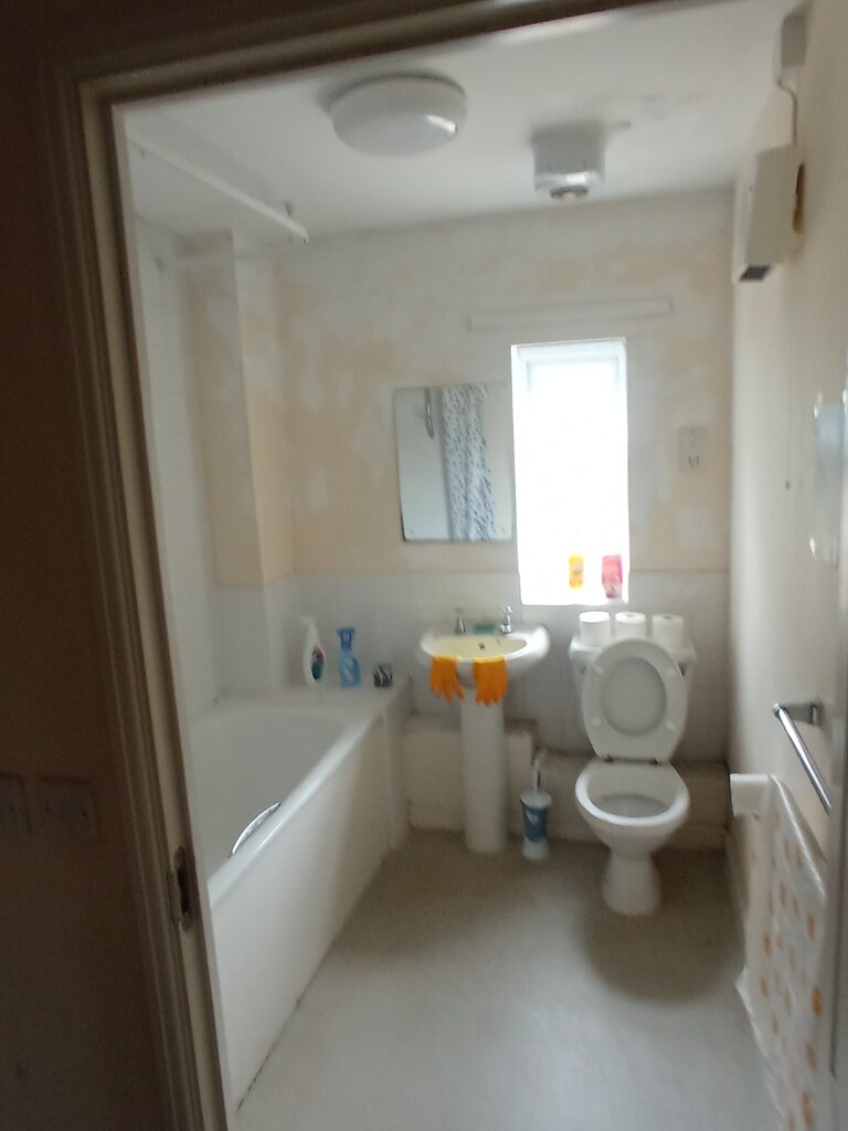 Photo 4 of Slough property