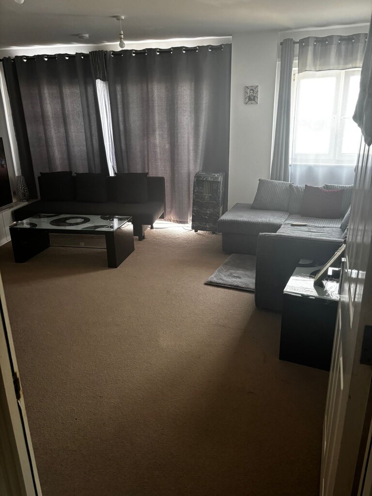 Photo 2 of Croydon property