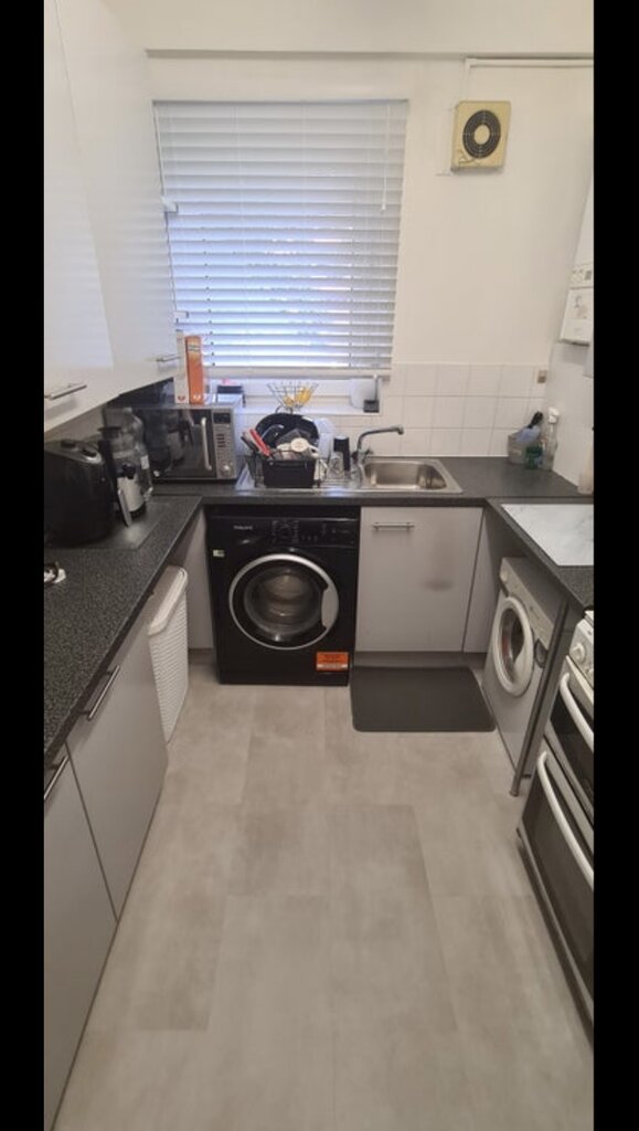 Photo 3 of London property