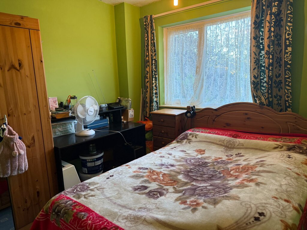 Photo 4 of Leicester property