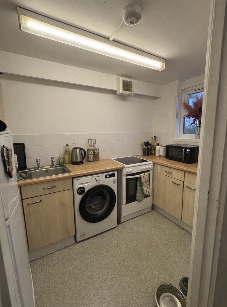 Photo 3 of Southend property