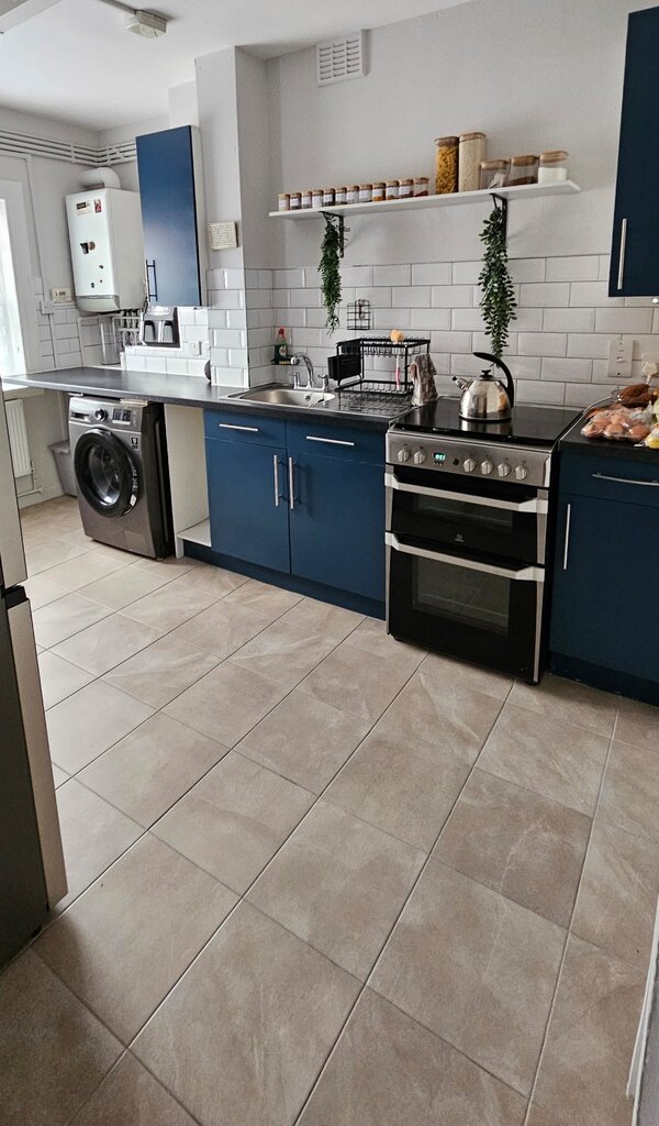 Photo 5 of London property
