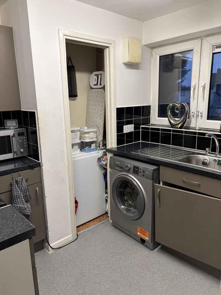Photo 4 of Crayford property