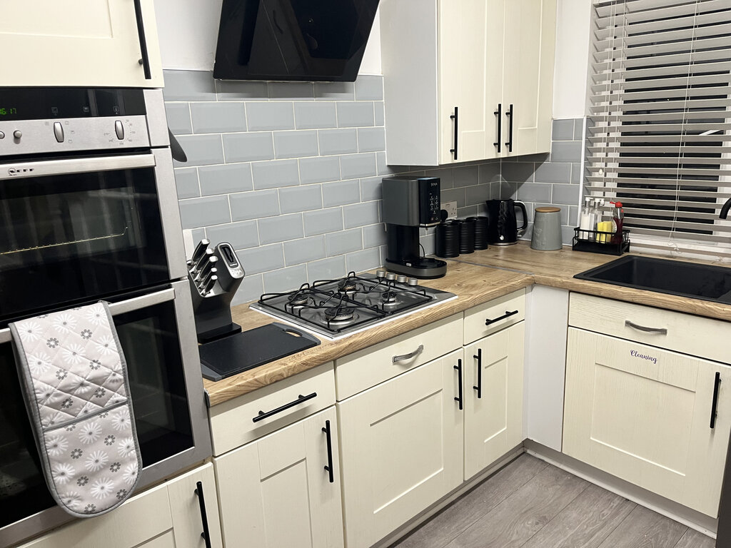 Photo 3 of London property