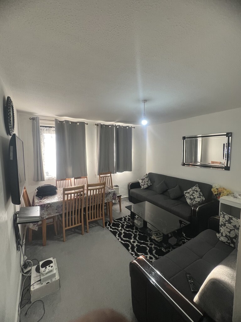 Photo 5 of London property