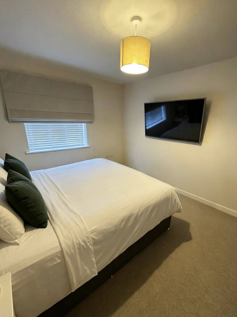 Photo 4 of Southampton property