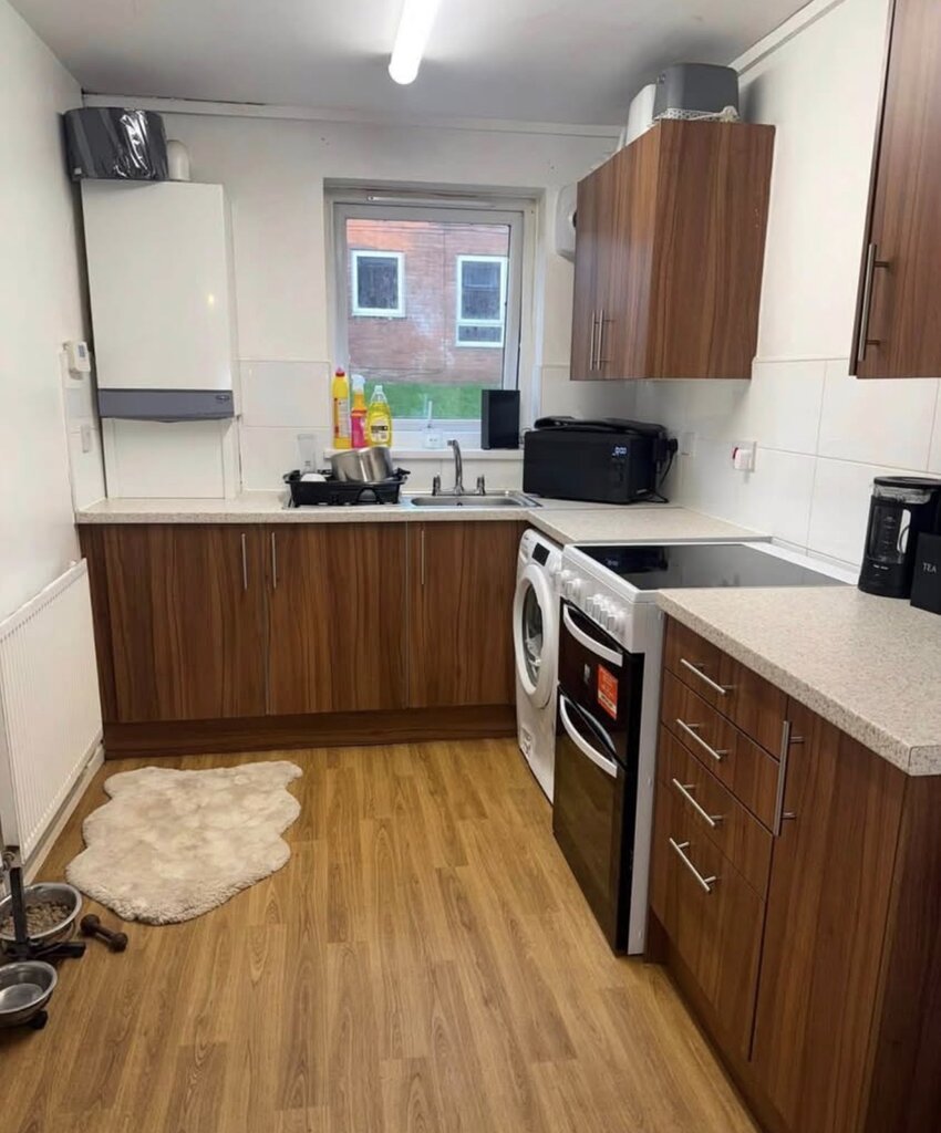 Photo 5 of Salford property