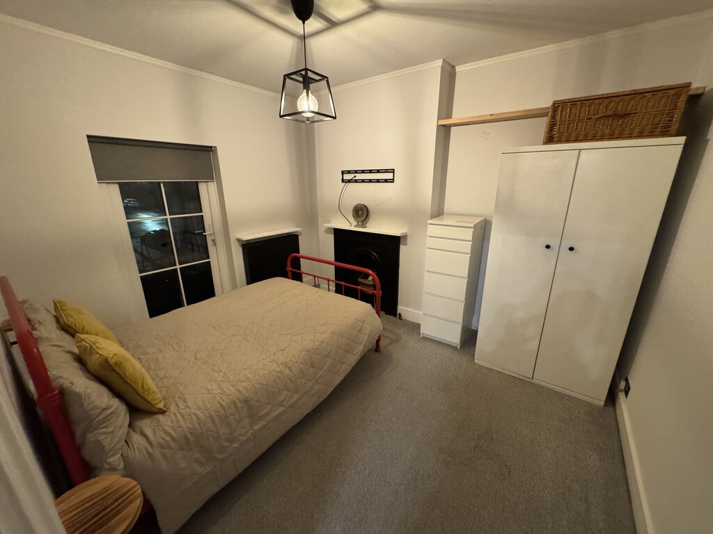 Photo 3 of Southend property