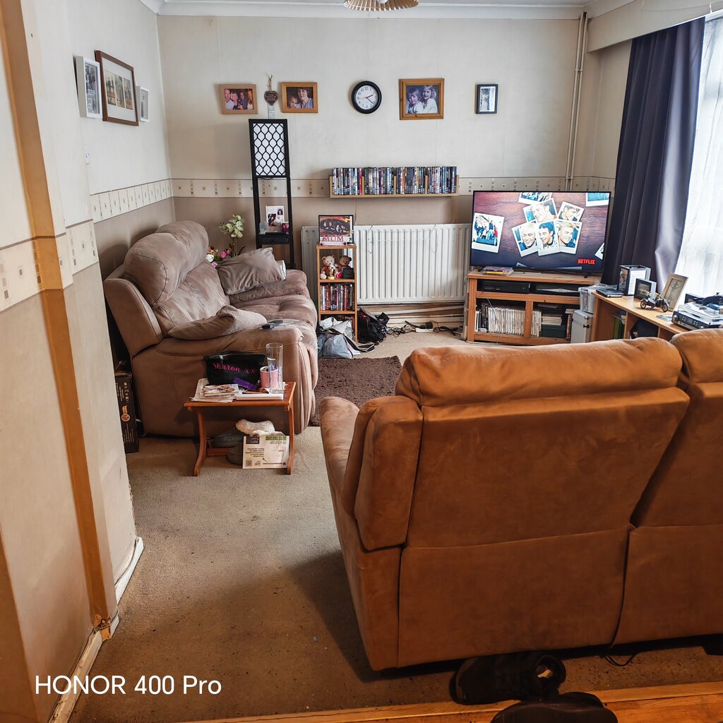 Photo 4 of Tadworth property