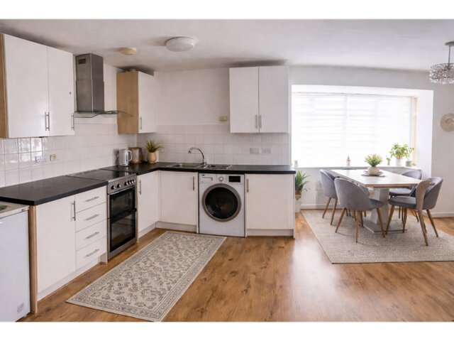 Photo 3 of Oxford property