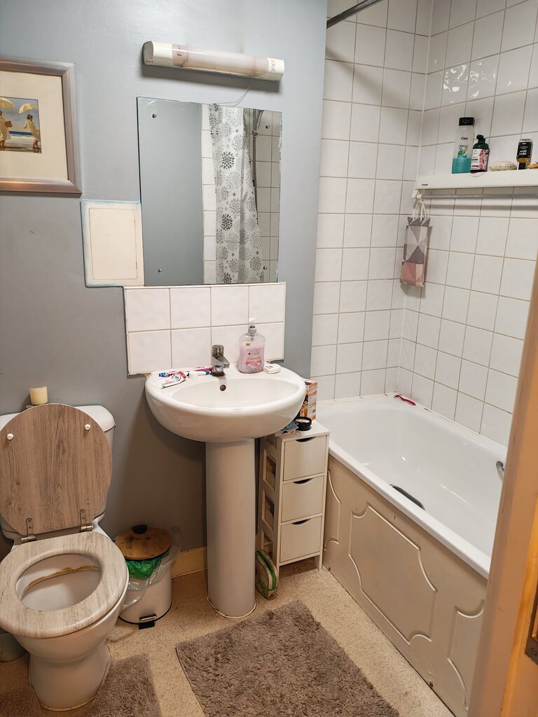 Photo 4 of Basildon property