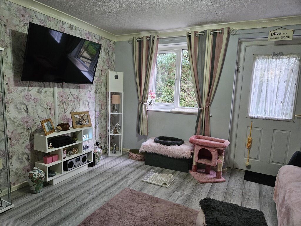 Photo 3 of Bradford property