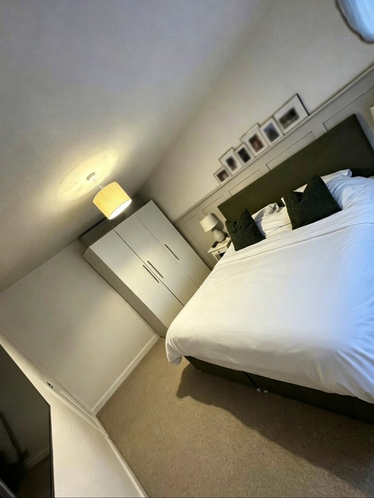 Photo 3 of Southampton property