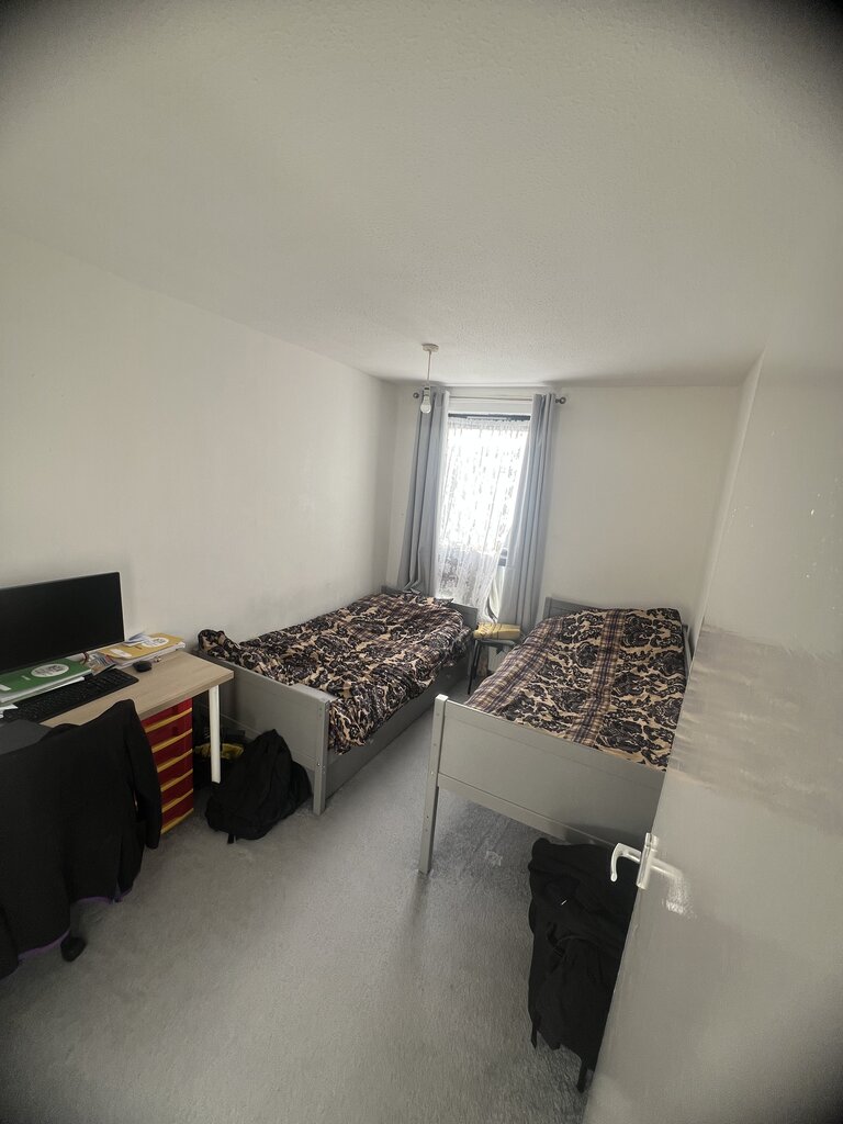Photo 4 of London property