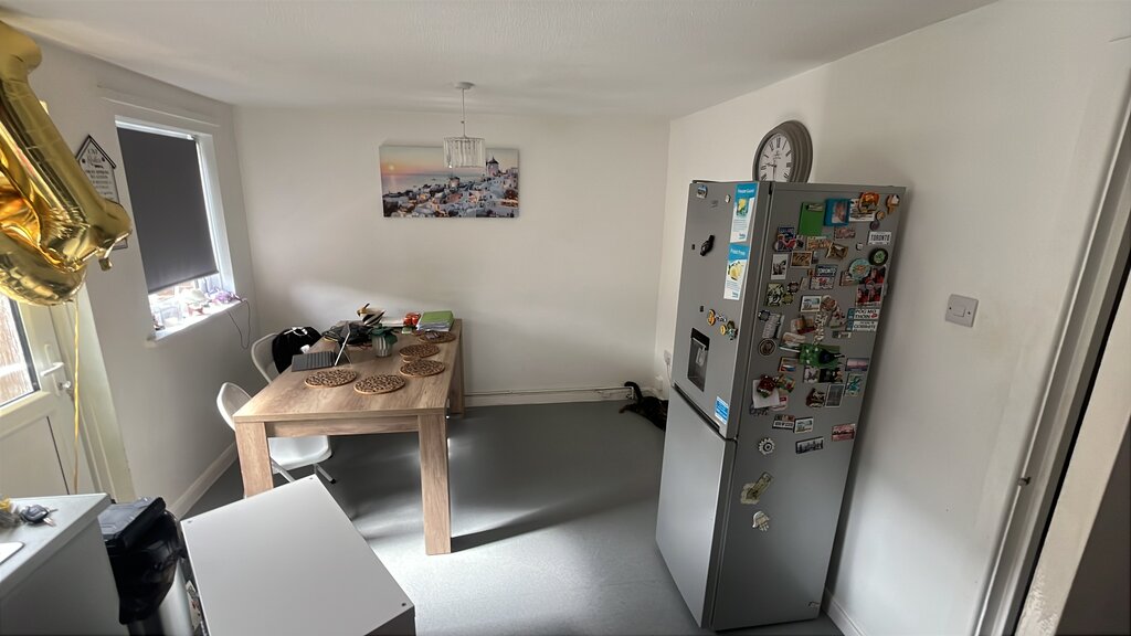 Photo 4 of Aldershot property